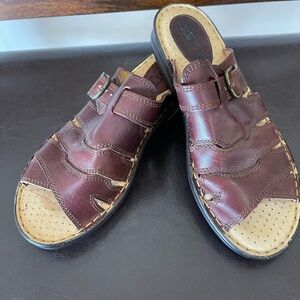 Born Leather sandals in a size 9 slip on slide on brown leather walking dresses